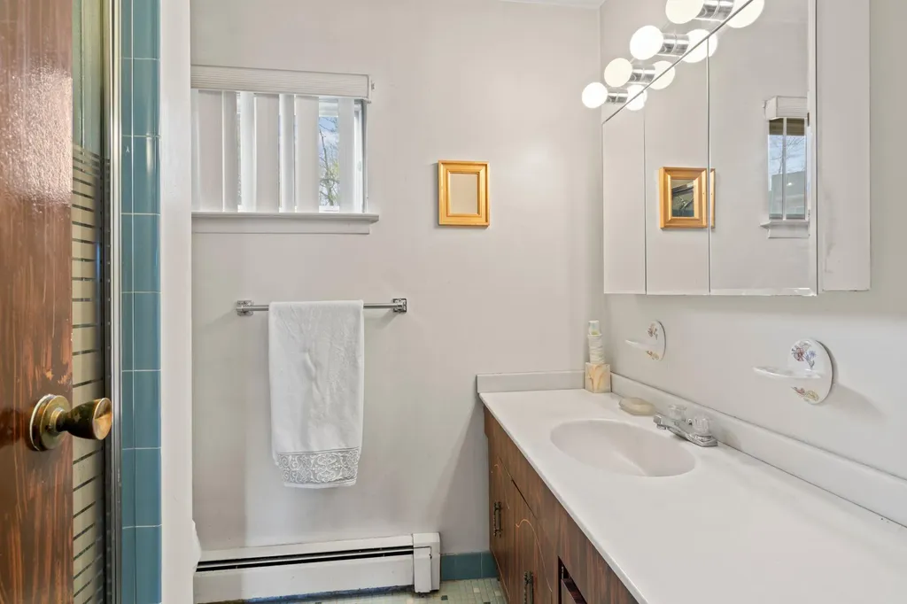 28 Sycamore Lane Commack NY 11725