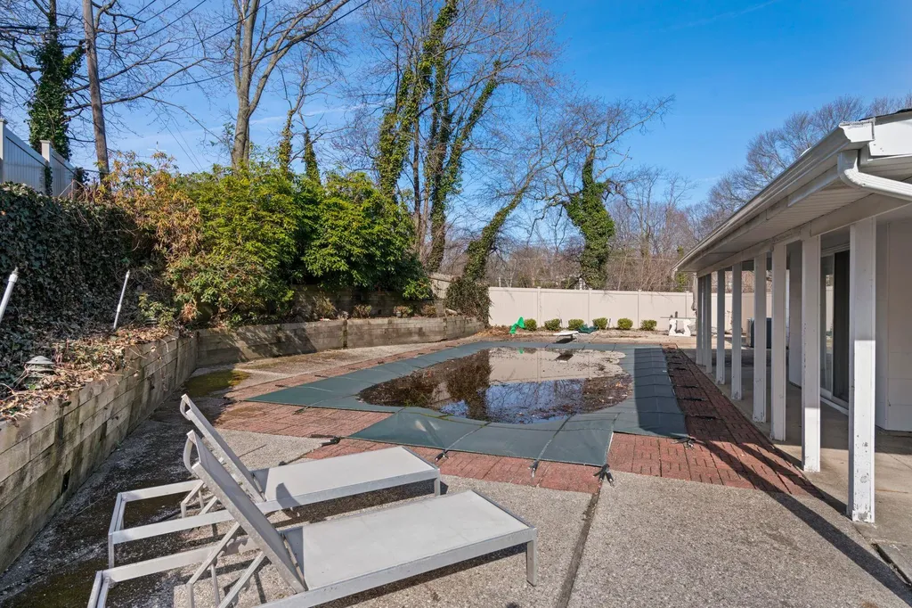 28 Sycamore Lane Commack NY 11725