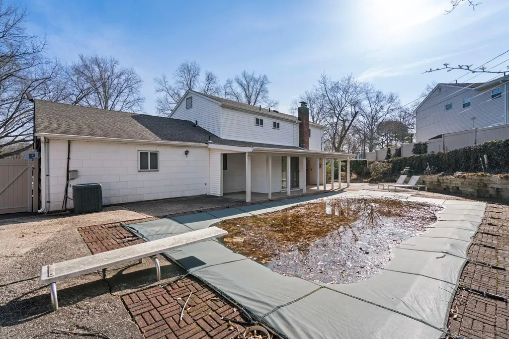 28 Sycamore Lane Commack NY 11725