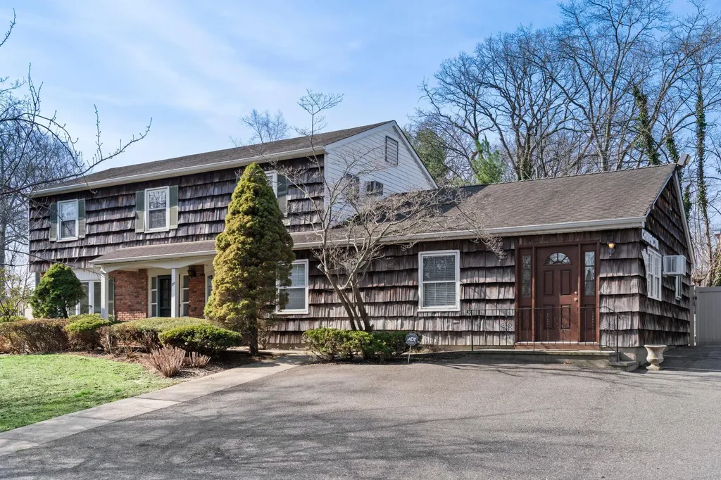 28 Sycamore Lane Commack NY 11725