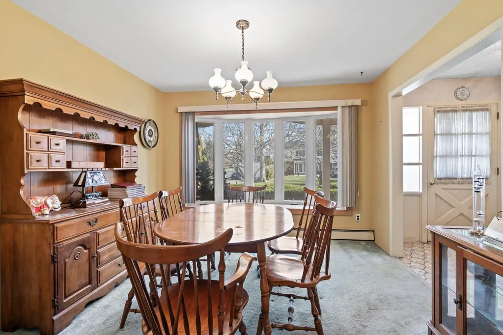 28 Sycamore Lane Commack NY 11725