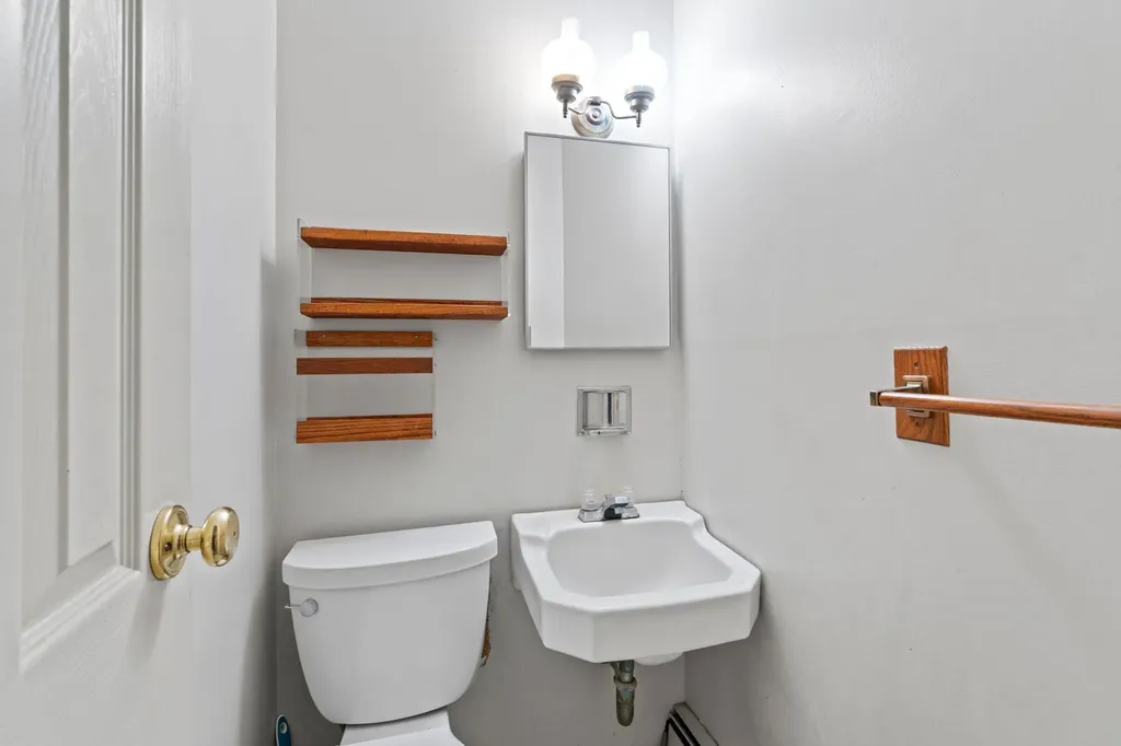 28 Sycamore Lane Commack NY 11725