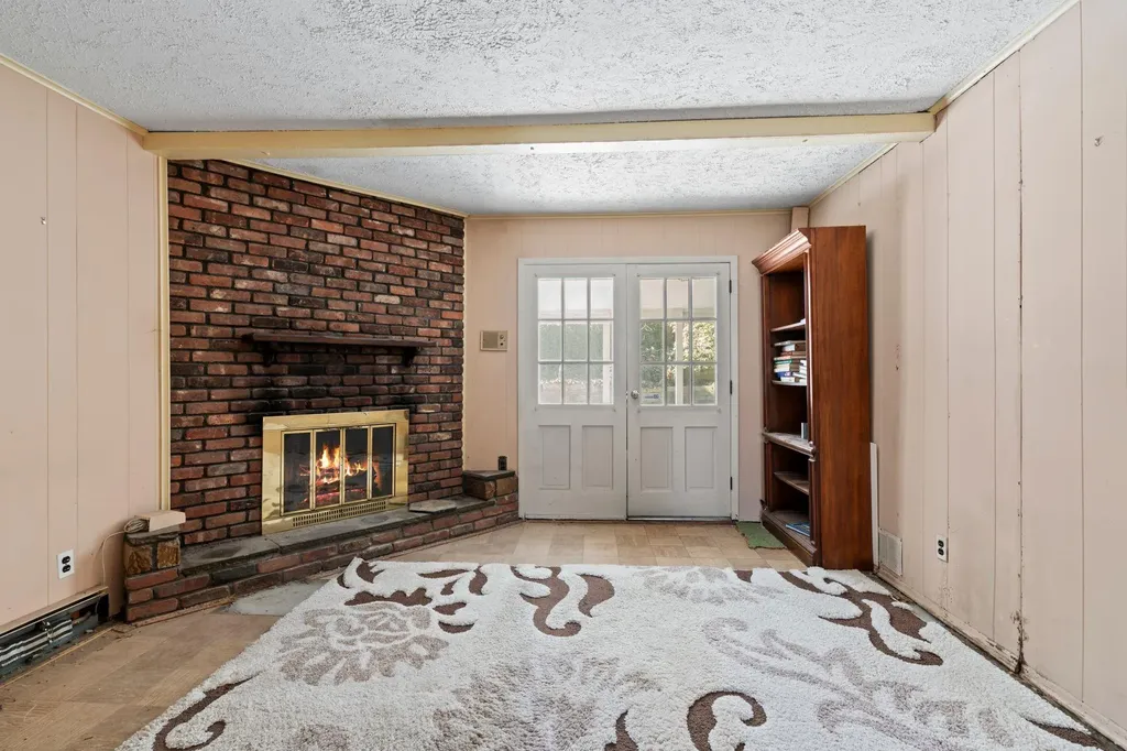 28 Sycamore Lane Commack NY 11725