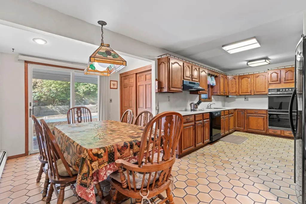 28 Sycamore Lane Commack NY 11725