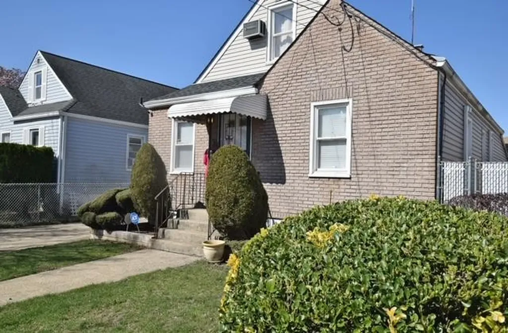 32 Jacob Street Elmont NY 11003