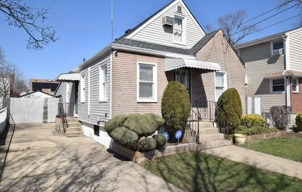 32 Jacob Street Elmont NY 11003