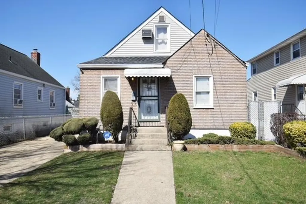 32 Jacob Street Elmont NY 11003