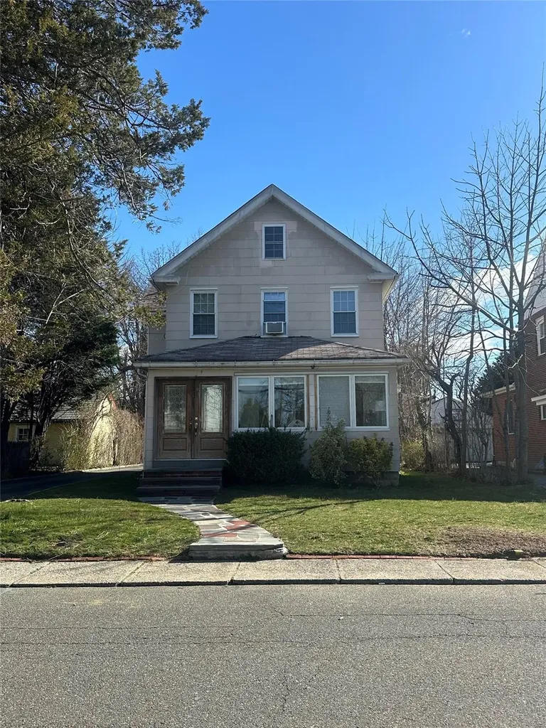 95 Maple Street Great Neck NY 11023