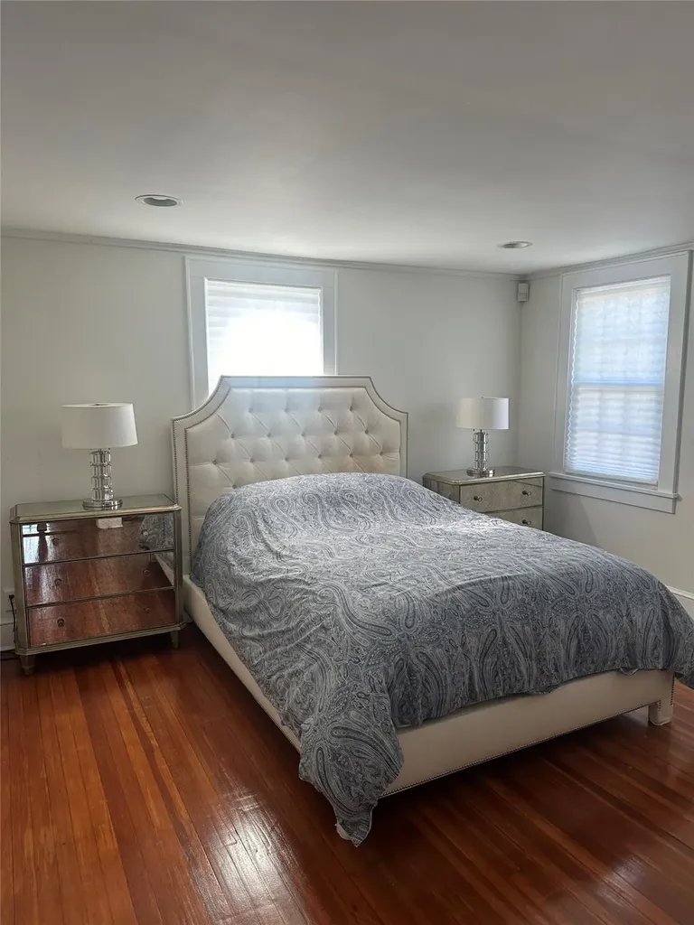 95 Maple Street Great Neck NY 11023