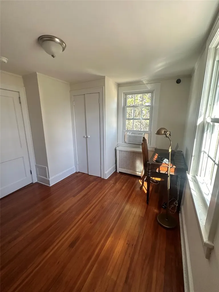 95 Maple Street Great Neck NY 11023