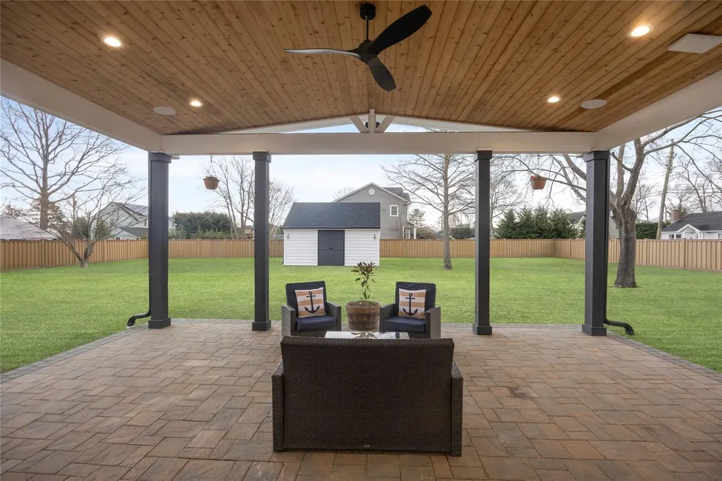 10 Humphrey Lane Blue Point NY 11715