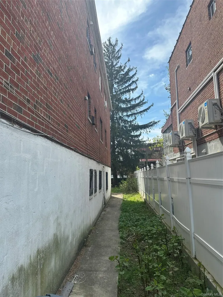 433 Howe Avenue Bronx NY 10473