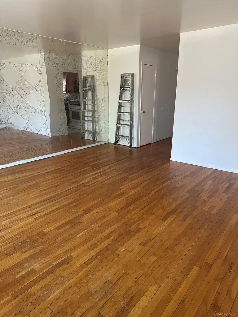 433 Howe Avenue Bronx NY 10473