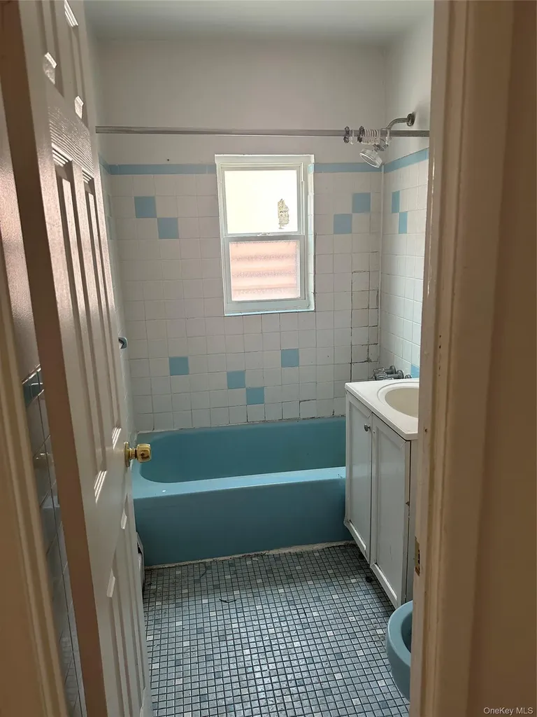 433 Howe Avenue Bronx NY 10473