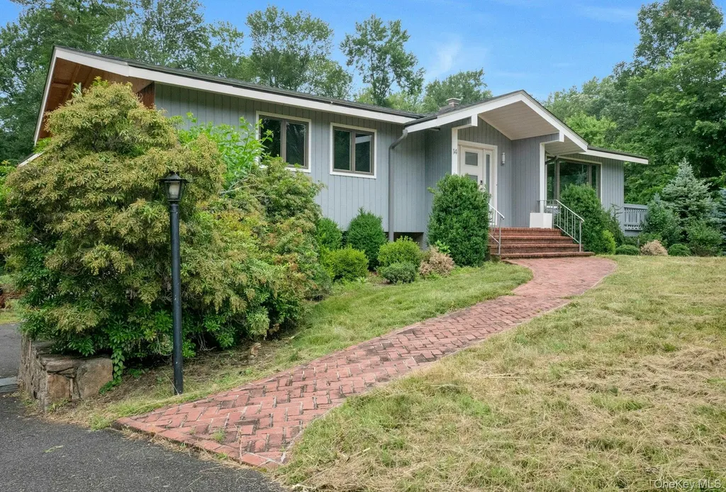14 Perry Court Armonk NY 10504