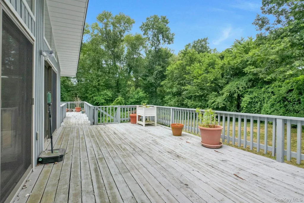 14 Perry Court Armonk NY 10504
