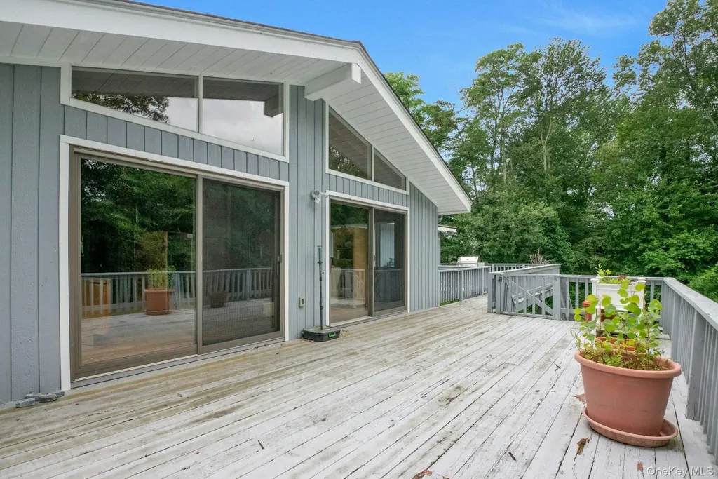 14 Perry Court Armonk NY 10504