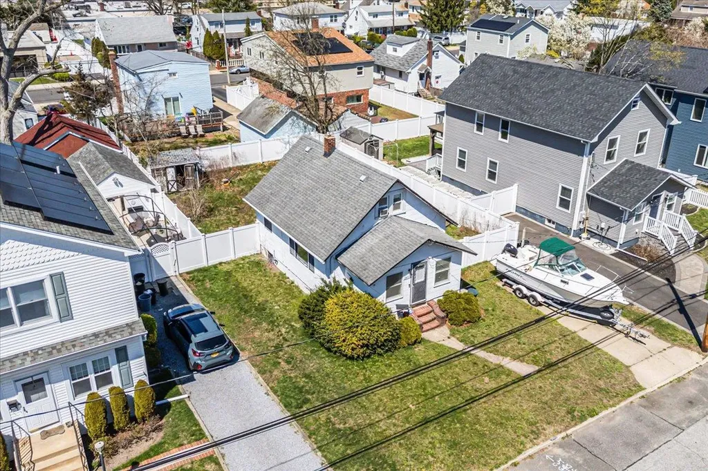 2439 Berkeley Place Bellmore NY 11710