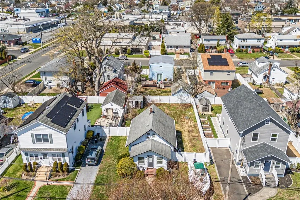 2439 Berkeley Place Bellmore NY 11710
