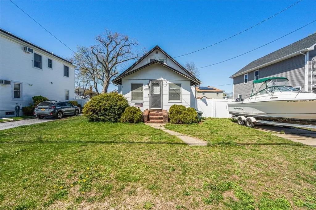 2439 Berkeley Place Bellmore NY 11710