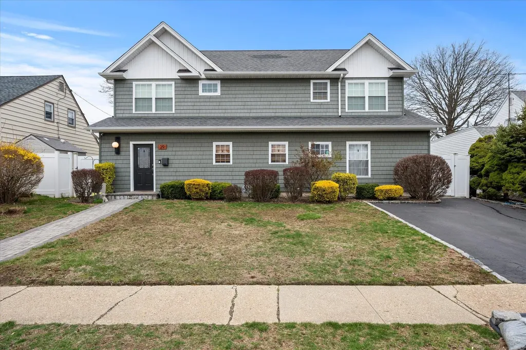 29 Swallow Lane Levittown NY 11756