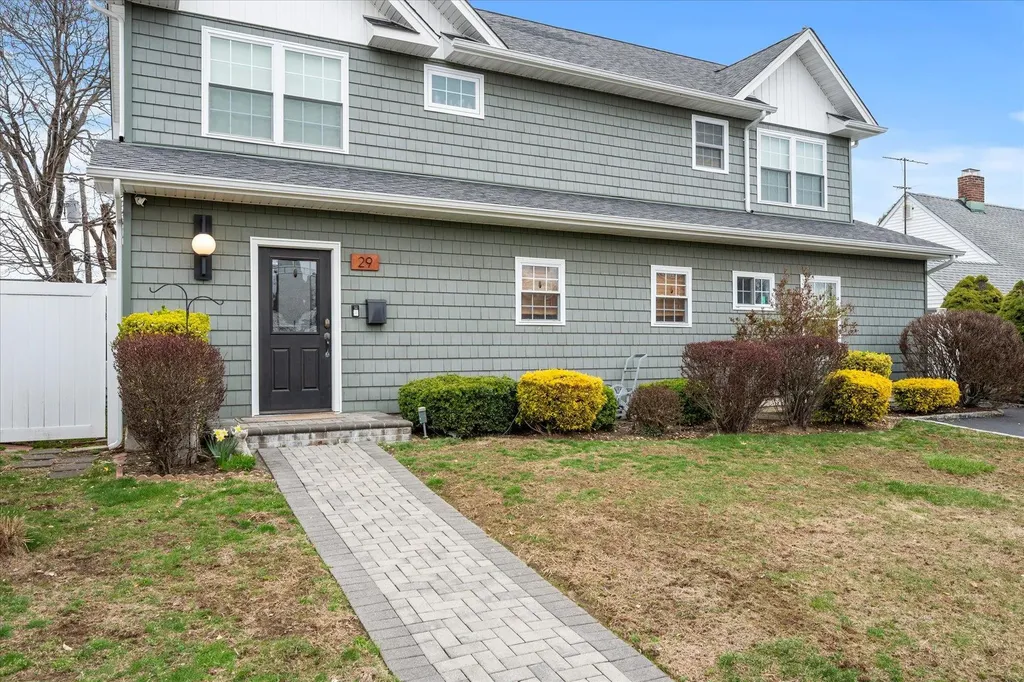 29 Swallow Lane Levittown NY 11756