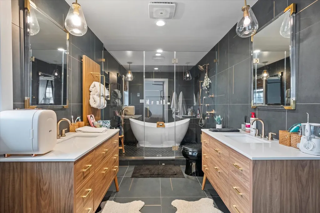 29 Swallow Lane Levittown NY 11756