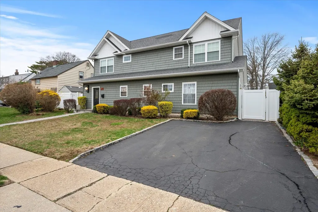 29 Swallow Lane Levittown NY 11756