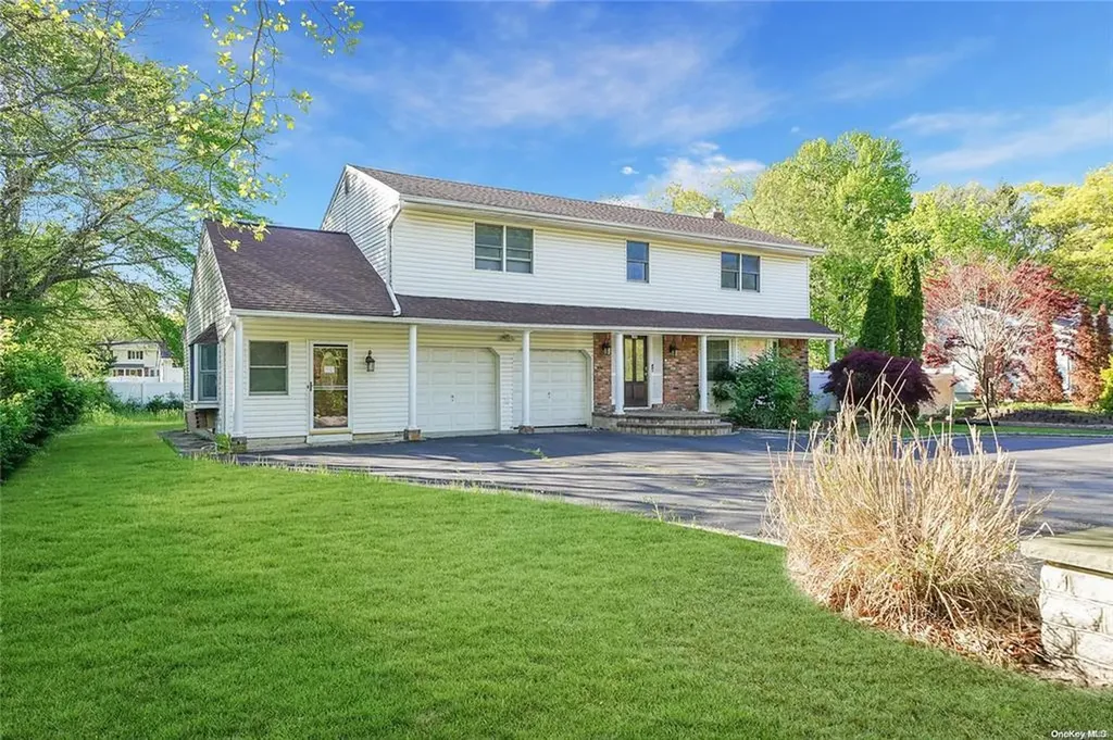 157 Parkway Drive N Commack NY 11725
