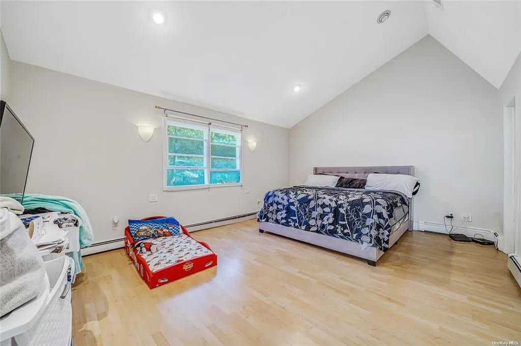 157 Parkway Drive N Commack NY 11725