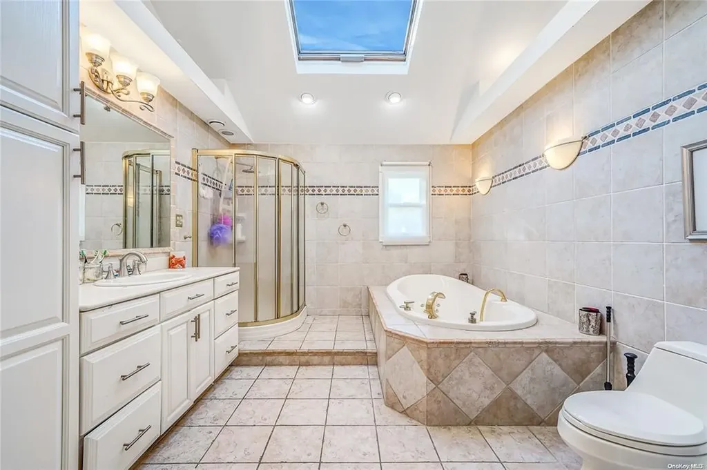 157 Parkway Drive N Commack NY 11725