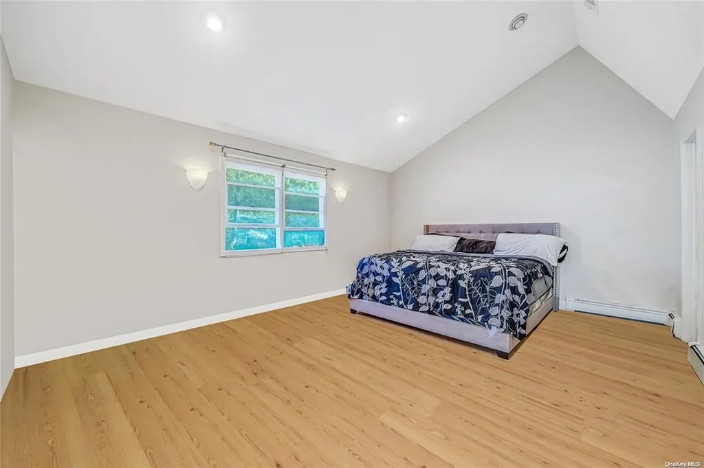 157 Parkway Drive N Commack NY 11725