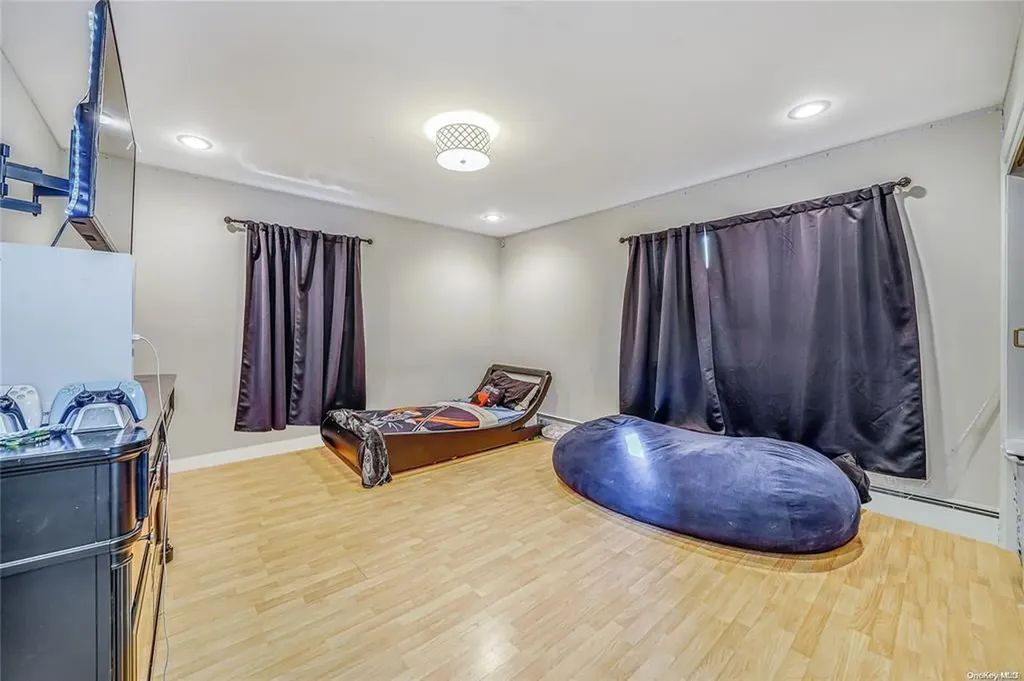 157 Parkway Drive N Commack NY 11725