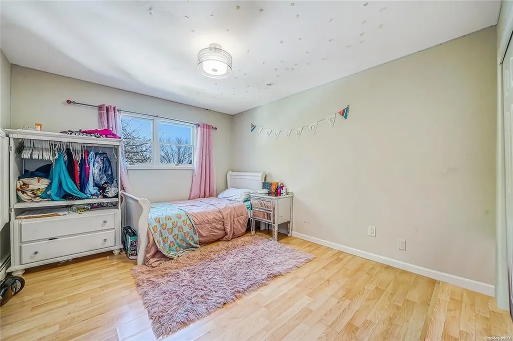 157 Parkway Drive N Commack NY 11725