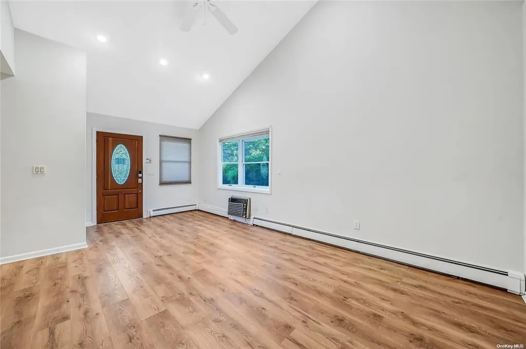 157 Parkway Drive N Commack NY 11725