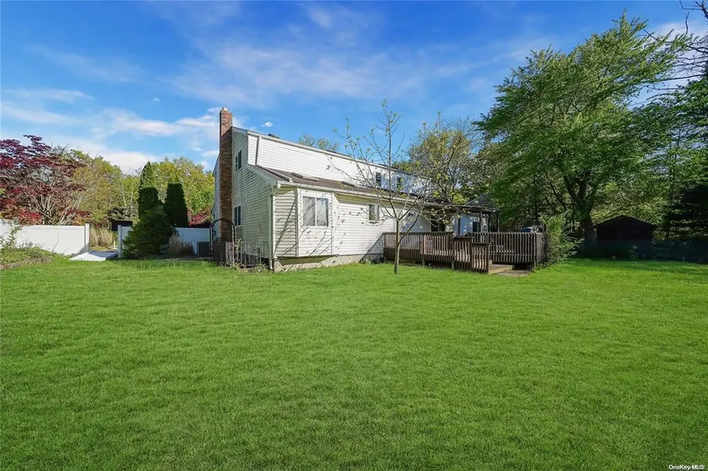 157 Parkway Drive N Commack NY 11725