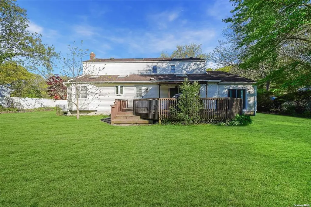 157 Parkway Drive N Commack NY 11725