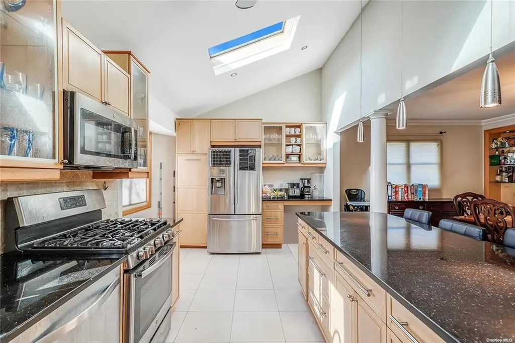 157 Parkway Drive N Commack NY 11725