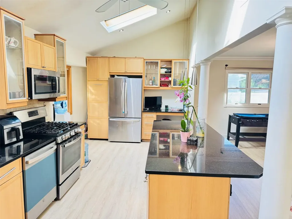 157 Parkway Drive N Commack NY 11725