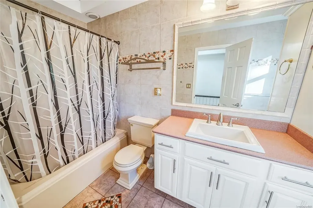 157 Parkway Drive N Commack NY 11725