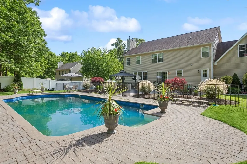 55 Jackson Avenue Sound Beach NY 11789