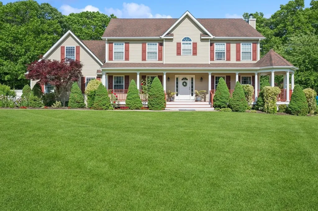 55 Jackson Avenue Sound Beach NY 11789