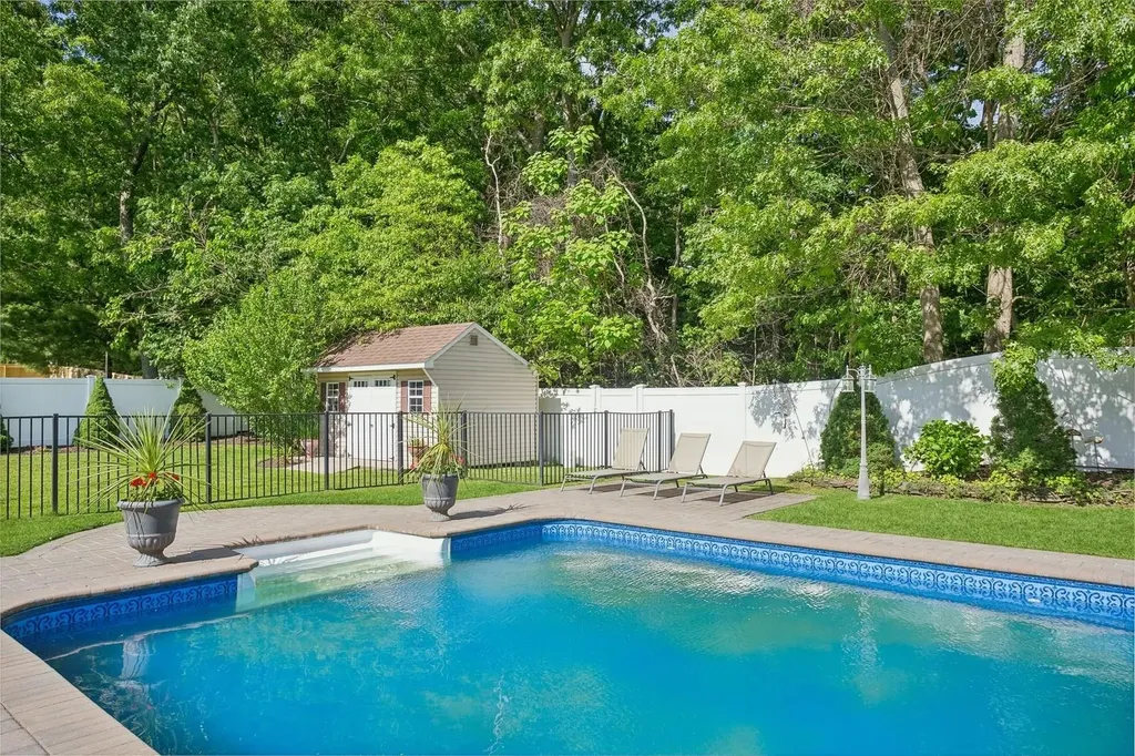 55 Jackson Avenue Sound Beach NY 11789