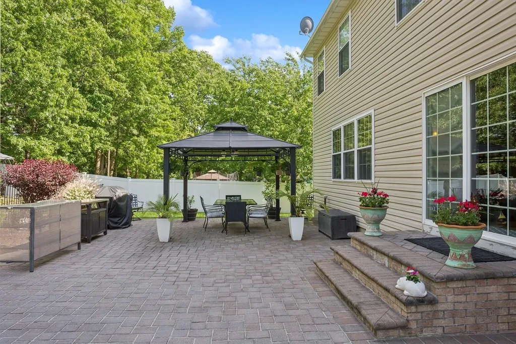 55 Jackson Avenue Sound Beach NY 11789