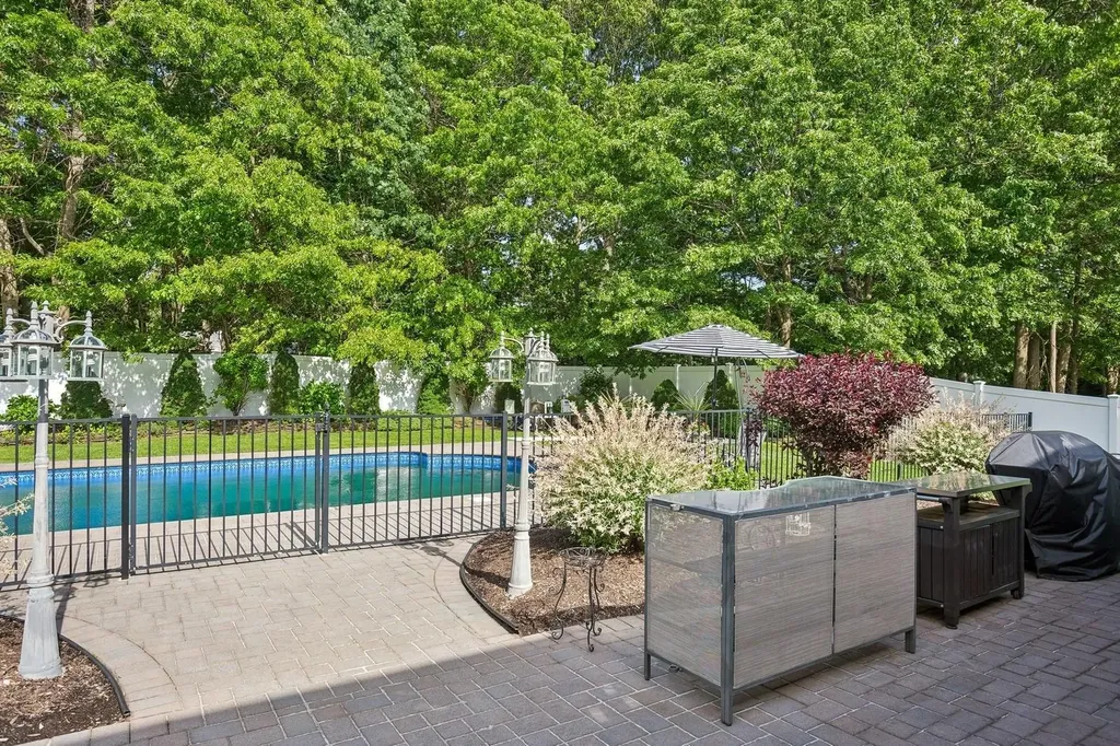 55 Jackson Avenue Sound Beach NY 11789