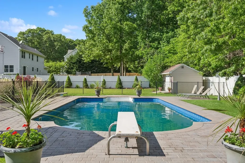 55 Jackson Avenue Sound Beach NY 11789