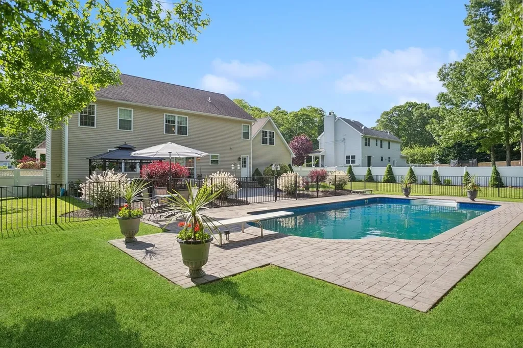 55 Jackson Avenue Sound Beach NY 11789