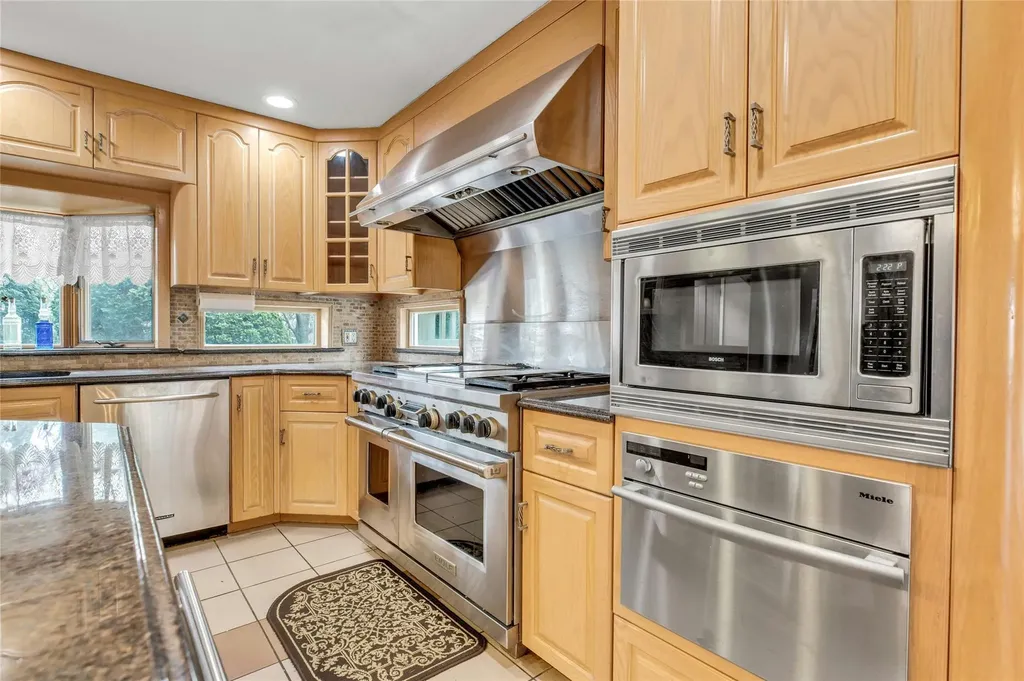 2789 Rita Court Bellmore NY 11710