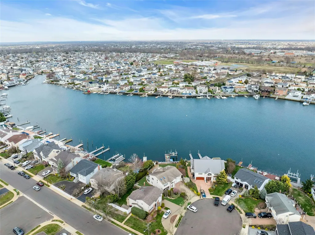 2789 Rita Court Bellmore NY 11710