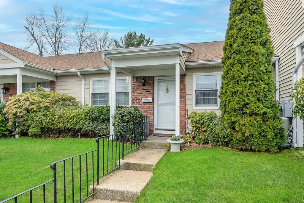 85 Hayloft Court Huntington Station NY 11746